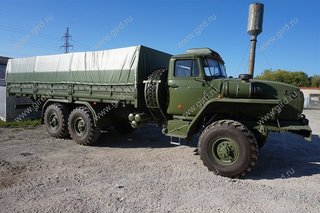 Бортовой контейнеровоз Урал 432007, тентованный 
