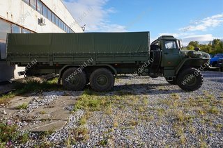 Бортовой контейнеровоз Урал 432007, тентованный 
