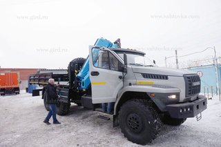 Бортовой автомобиль Урал Next с КМУ ИМ-180