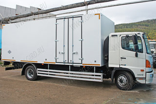 Промтоварный фургон HINO 500 GD8JLSA с боковой дверью