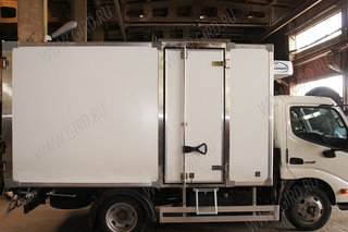 Hino 300 изотермический фургон с рефрижератором и сдвижкой перегородкой 