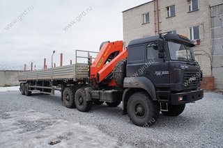 Урал 44202 с КМУ ИМ-320 и полуприцепом Нефаз 9334