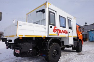 Вахтовый автобус "Берлога" на шасси КамАЗ 43502 с грузовой платформой