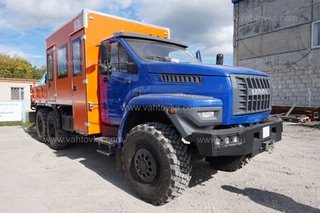 Вахтовый автобус Урал Next 4320-6952-74Г38 с грузовой платформой и КМУ ИМ-50