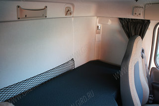 Спальная полка  в  Volvo FЕ 4х2 с фургоном из сэндвич-панелей