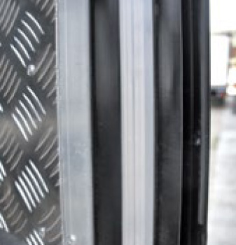 уплотнители дверей из алюминиевого профиля со сменными лепестками из эластичной резины