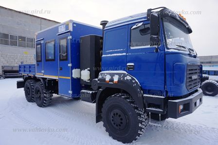 Вахтовый автобус "Берлога" на шасси Урал (метан) с КМУ ИМ-20
