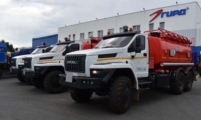 3 Автотопливозаправщика (АТЗ 12) на шасси УРАЛ NEXT было отгружено для заказчика завода ГИРД.