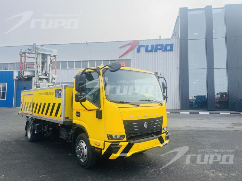 Аэродромный заправщик питьевой водой АЗПВ-ГИРД на шасси КАМАЗ КОМПАС 9