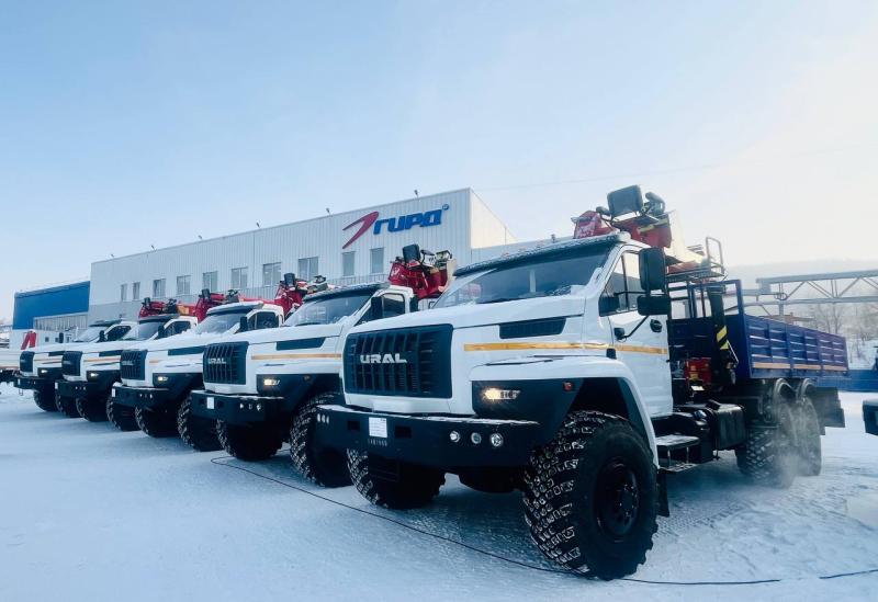 Пять бортовых автомобилей с КМУ ИТ 150 на шасси УРАЛ NEXT 