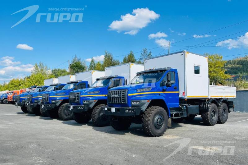 17 грузо-пассажирских автомобилей