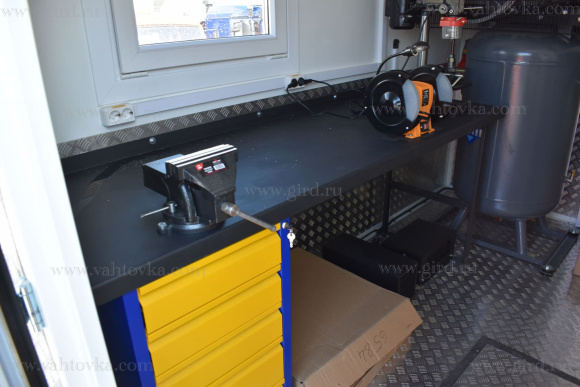 Маслостанция Урал 4320 с КМУ РК 10000 А с люлькой