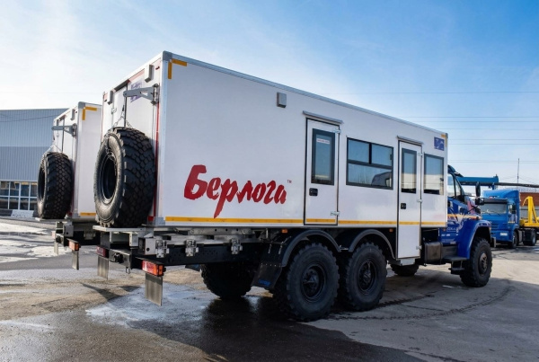 Вахтовый автобус БЕРЛОГА с  отсеком для багажа на шасси УРАЛ NEXT 4320-6952-72Е5Г38 2