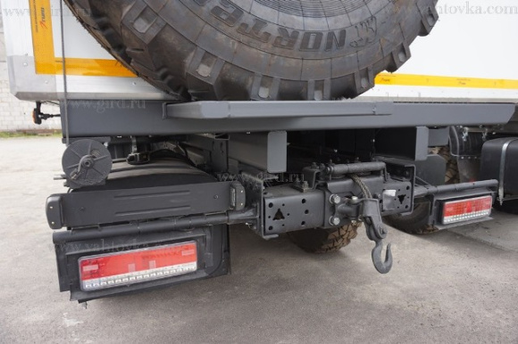 Вахтовый автобус КамАЗ 43118-3011-50 (10 мест) с грузовым отсеком 5