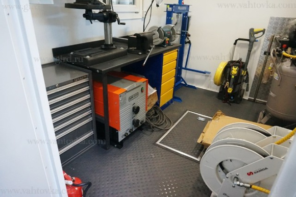 Маслостанция КамАЗ 43118-3027-50 с КМУ ИМ-150 6