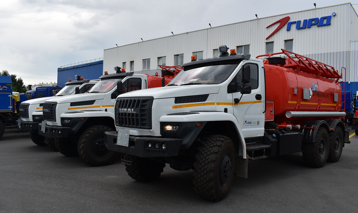 3 Автотопливозаправщика (АТЗ 12) на шасси УРАЛ NEXT было отгружено для заказчика завода ГИРД.