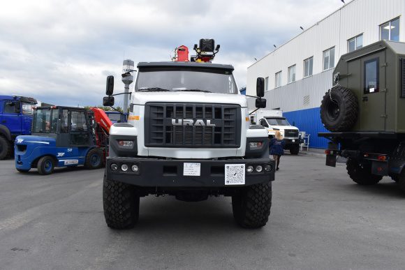 Бортовой автомобиль на базе Урал 4320 с КМУ ИТ-150