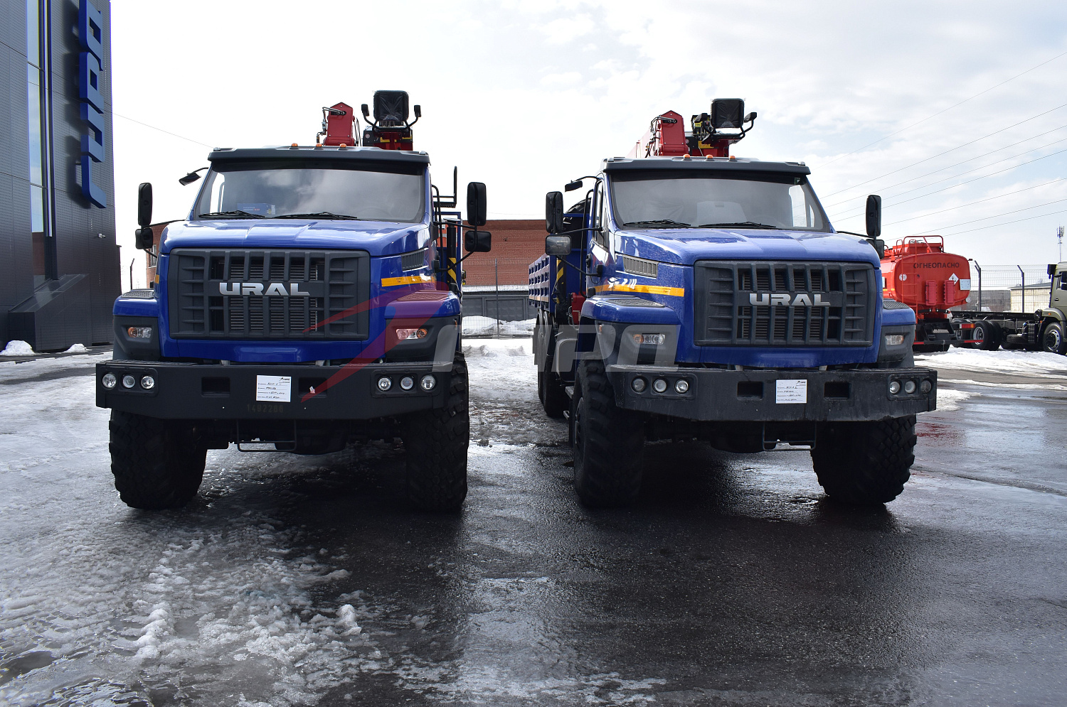 2 Бортовых автомобиля с КМУ ИТ-150 на шасси УРАЛ НЕКСТ 