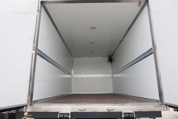 Фургон изотермический на шасси Урал Next с двухрядной кабиной 6