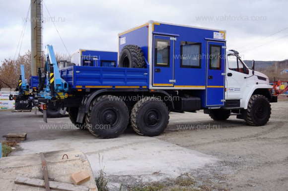 Вахтовый автобус Урал Next с КМУ ИМ-25 2