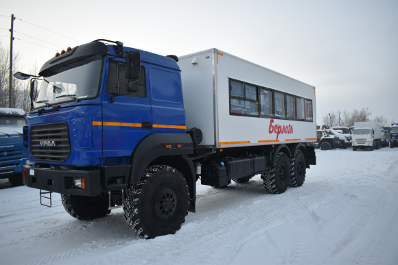 Вахтовый автобус БЕРЛОГА 28 мест на шасси Урал 4320 2
