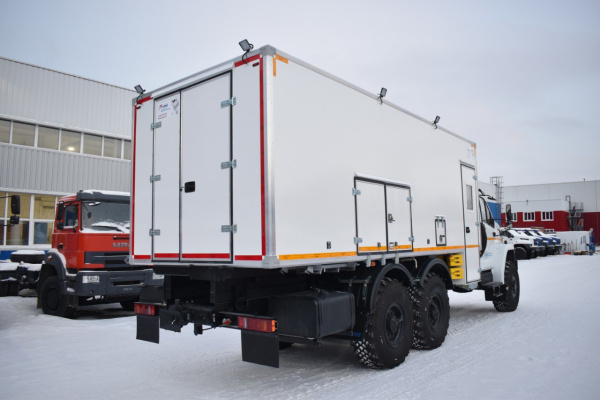 Маслораздаточный комплекс на шасси УРАЛ 4320 Маслораздаточный комплекс на шасси УРАЛ 4320