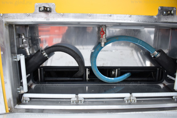 Аэродромный заправщик питьевой водой на шасси ISUZU 5