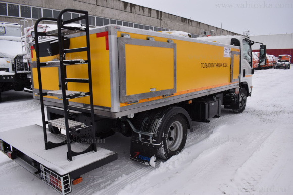 Аэродромный заправщик питьевой водой на шасси ISUZU 4