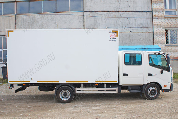 Промтоварный фургон HINO 300 3
