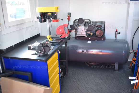 Маслораздаточная станция Урал 4320 с КМУ РК10000А 5