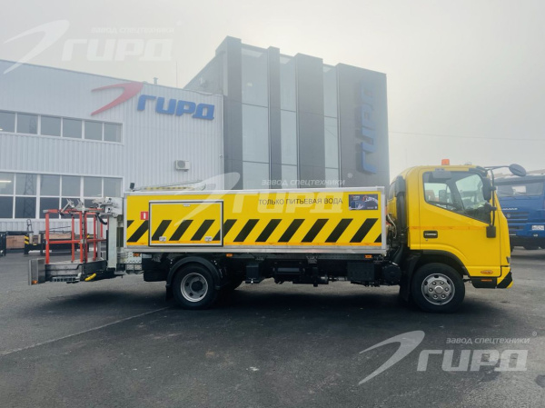 Аэродромный заправщик питьевой водой с рабочей платформой на шасси КАМАЗ КОМПАС 9 2