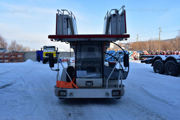 Трап самоходный телескопический пассажирский аэродромный 2