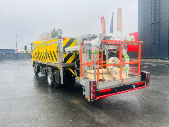 Ассенизационный автомобиль для воздушного судна с рабочей платформой  на шасси КамАЗ Компас 9 6