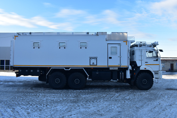 Командно-штабной автомобиль на шасси КАМАЗ 43118 10