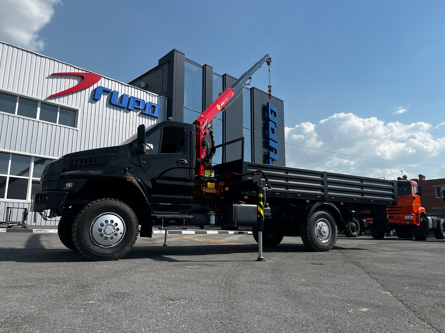 БОРТОВОЙ АВТОМОБИЛЬ С КМУ ИТ 90N на шасси УРАЛ 80