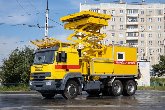 Подъемник ножничный поворотный ПНП 8.5 на шасси Урал С34