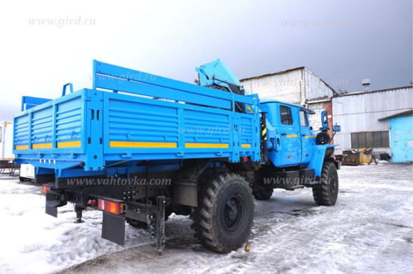 Бортовой автомобиль Урал 43206 с двухрядной кабиной и КМУ ИМ-95 3