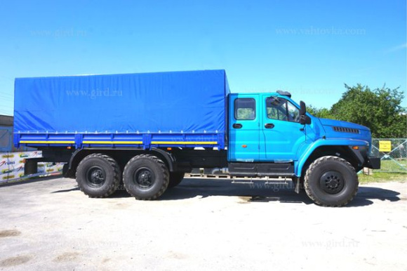Бортовой автомобиль Урал Next с двухрядной кабиной, тентованный 2