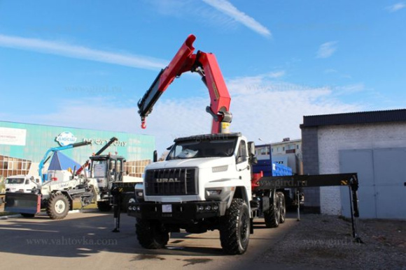 Бортовой автомобиль Урал Next с КМУ РК 40002 2