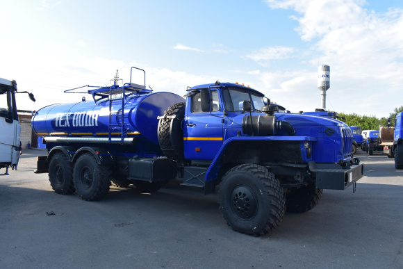 АЦВ-10 на шасси УРАЛ 4320