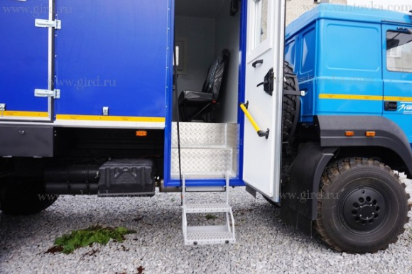 ПАРМ на шасси Урал 4320-4972-82 с грузовой платформой 9