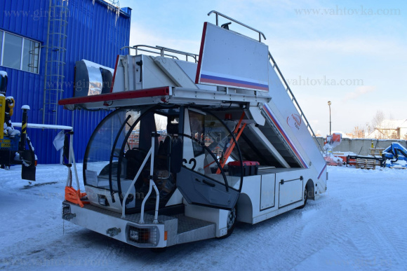 Трап самоходный телескопический пассажирский аэродромный