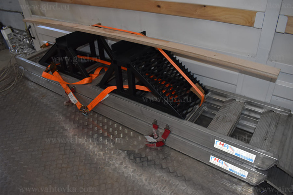 Бортовой автомобиль Урал Next с двухрядной кабиной с КМУ РК-17001А 3