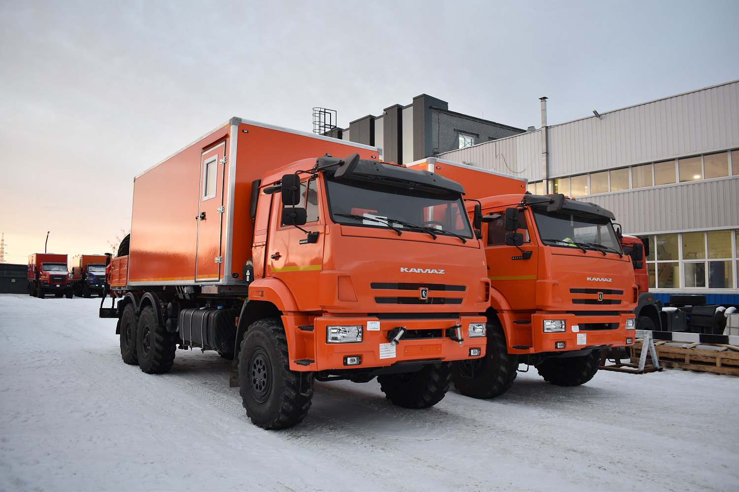 2 маслостанции на шасси КАМАЗ 43118 с КМУ ИМ-95