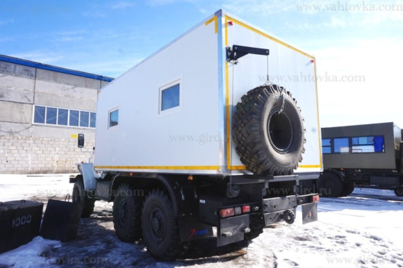 Вахтовый автобус Урал 432007-1151-31 (12 мест) со спальными полками 3