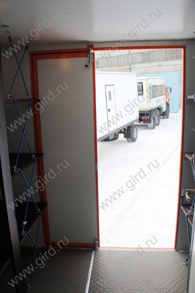 Вахтовый автобус 58498Е "Берлога" КамАЗ 43118 на 22 места с грузовым отсеком 3