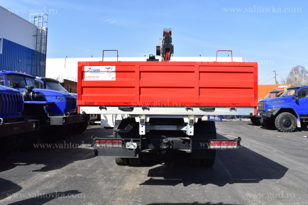 Бортовой автомобиль на шасси Урал С35510 с КМУ ИТ-150 3