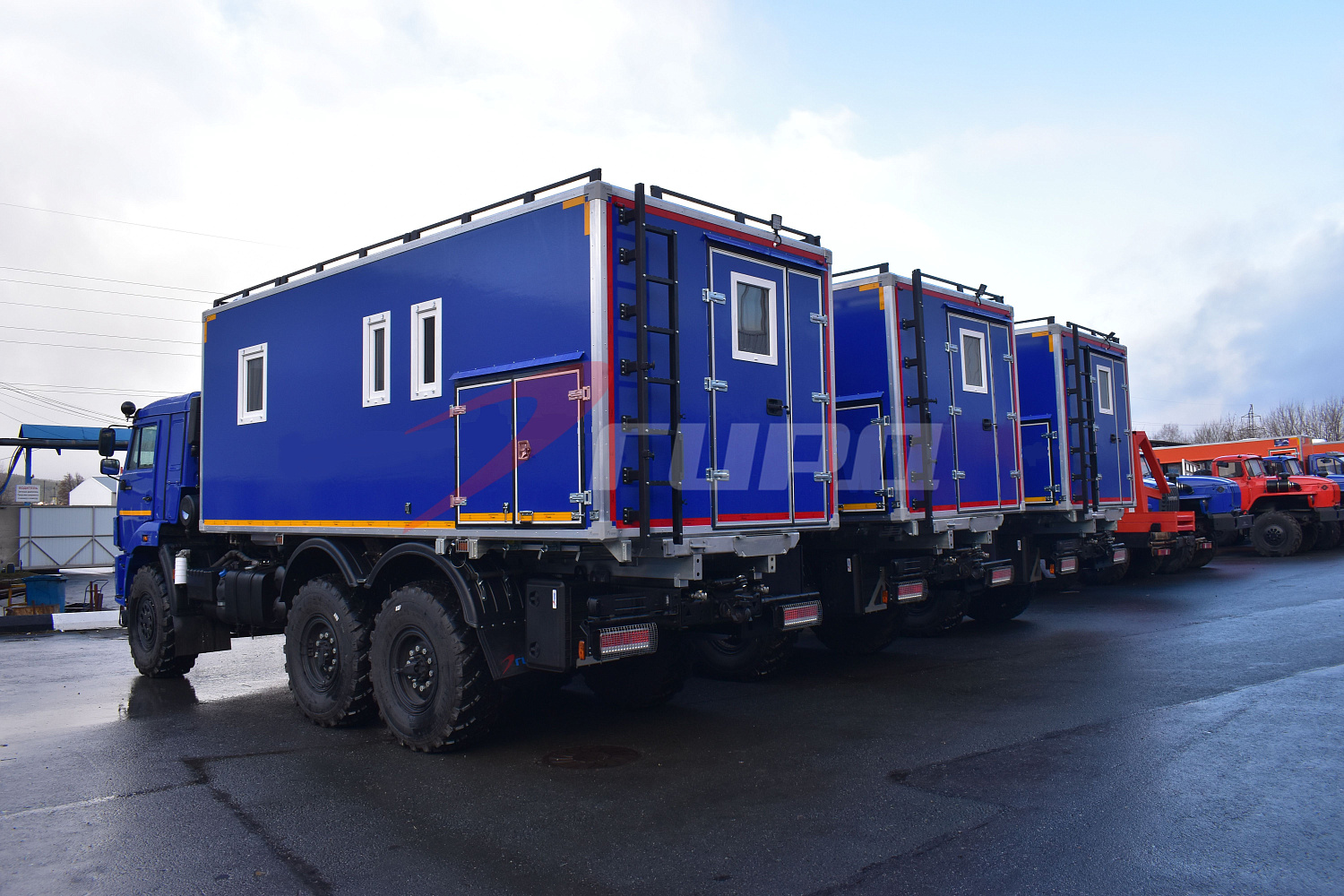 11 транспортно бытовых автомобилей на  шасси КАМАЗ 43118