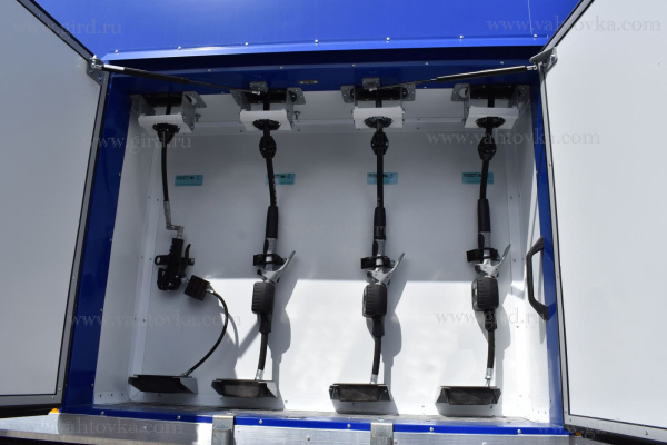 Маслостанция на шасси КамАЗ 43118-50 Маслостанция на шасси КамАЗ 43118-50