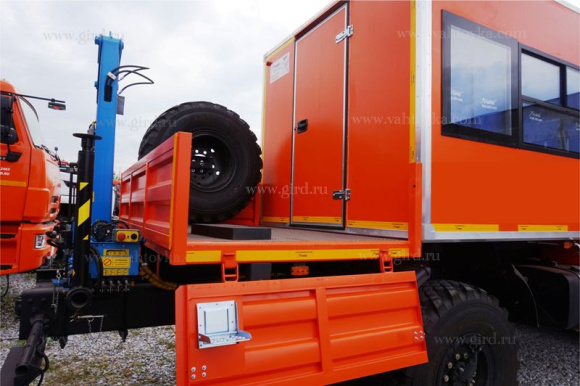 Вахтовый автобус КамАЗ 43502-3026-45 (14 мест) с КМУ ИМ-20 4